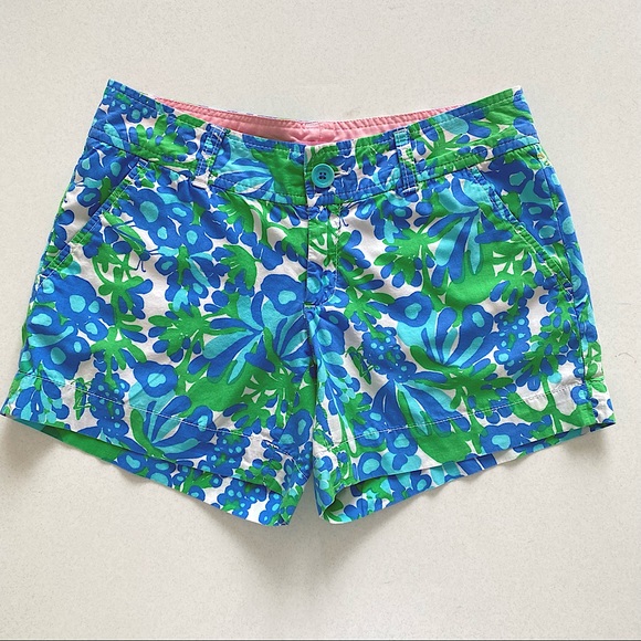 Lilly Pulitzer Pants - Lilly Pulitzer Callahan Shorts in Resort White Bee in Your Bonnet style size 2